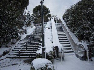 大雪の長崎県 グラバー園 大浦天主堂下電停からの2つ目のエスカレータ