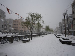 大雪の長崎市内 眼鏡橋にて
