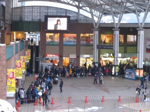 JR長崎本線 長崎駅 列車の順番を待つ人の行列