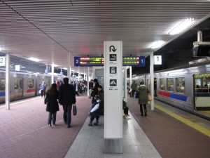 JR鹿児島本線 博多駅 1番線 2番線 主に小倉・門司港方面行きの列車と、大分方面行きの特急が発着します