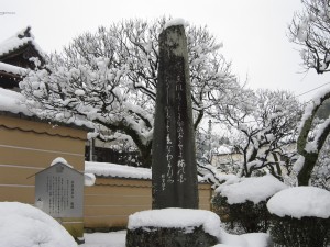 太宰府天満宮 東風吹かばの歌碑 この日は大雪でした