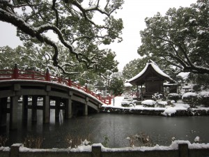 太宰府天満宮 志賀舎と心字池、太鼓橋 この日は大雪でした