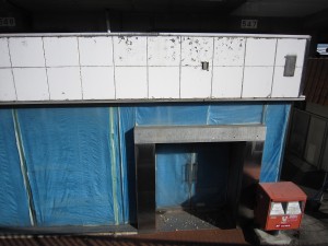 東京都営地下鉄 三田線 西高島平駅 廃墟と化した郵便局 高架下にありました