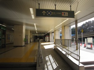 東京都営地下鉄 三田線 西高島平駅 駅コンコース 人影はまばらでした