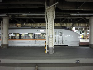 JR東日本 651系 特急草津 先頭車側面 上野駅にて