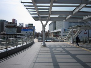 JR常磐線 いわき駅 南口 ぺテストリアンデッキ 下にバス乗り場があります