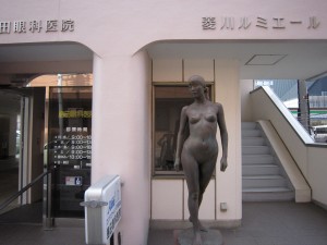 いわき駅の近くでなぜか見かけた女性の裸 菱川ルミエールって一体何？