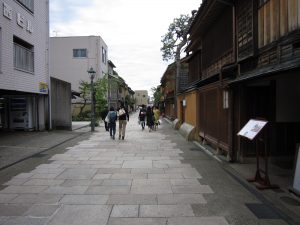 金沢 にし茶屋街 街並み 料亭や和カフェが立ち並びます