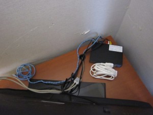 アパホテル 金沢駅前 シングルルーム テレビ後ろ LANケーブルは使用不可でした