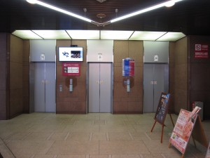 東京楽天地 1階エレベータ 天然温泉楽天地スパは、このエレベーターで9階です