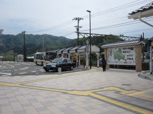 えちぜん鉄道 勝山永平寺線 永平寺口駅 駅前ロータリー 永平寺行きバス乗り場とタクシー乗り場があります
