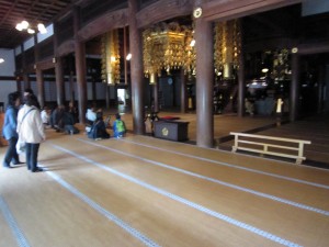 大本山 永平寺 法堂 内部 畳敷きでかなり広いです