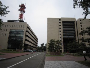 福井県庁と福井県警察本部 元々ここには福井城の本丸がありました