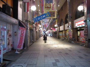 福井市中心部にある商店街 人通りはまばらでどこか寂しい感じです