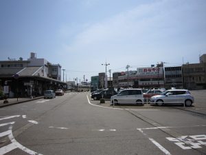JR北陸本線 芦原温泉駅 駅前ロータリー バス乗り場とタクシー乗り場があります