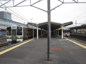 JR東海道本線 三島駅 1番線・2番線 主に沼津・熱海方面行きが発着します