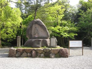 金沢 尾山神社 お松の方座像