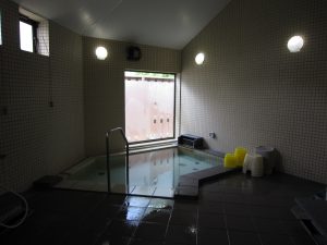 群馬県 水上温泉 ふれあい交流館 浴室 なんとお客はキューティー吉本たった一人でした