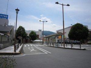 伊豆箱根鉄道 大雄山線 大雄山駅 駅に隣接するバスターミナルとタクシー乗り場