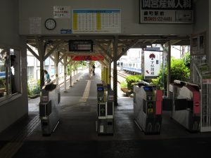 伊豆箱根鉄道 大雄山線 大雄山駅 改札口 自動改札機にSuica、PASMOなどのICカードリーダーが付いています