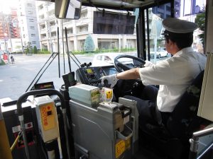 岩手県交通 盛岡都心循環バス でんでんむし号 運転席 なぜか使用しない乗り継ぎ券発行機が