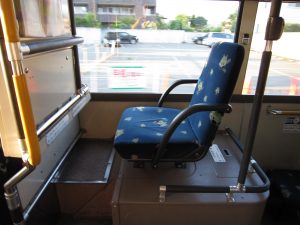 岩手県交通 盛岡都心循環バス でんでんむし シート デザインがみんくるって、これもしかして都バスのお古じゃ