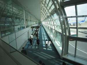 羽田空港 国内線第2旅客ターミナル 出口への通路