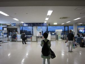 高知龍馬空港 3番搭乗口 搭乗口もバタバタ式の案内表示です