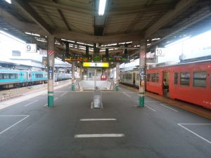 JR吉備線 岡山駅 9番線・10番線 主に吉備線で総社方面に行く列車と、津山線で津山方面に行く列車が発着します