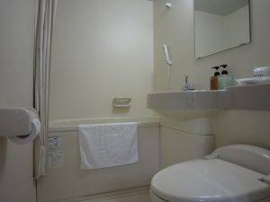 高知ターミナルホテル シングルルーム ユニットバスとトイレ