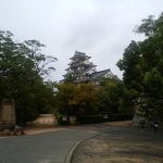 岡山城 入口 この時点で天守閣が大きく見えます