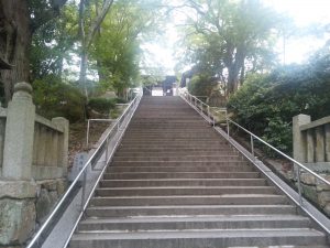 鶴形山公園 阿知神社 石段 かなり急です