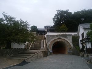 倉敷 美観地区 謎のように存在する鶴形山のトンネル