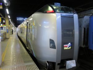 JR北海道 789系 特急スーパーカムイ 前面 札幌駅にて