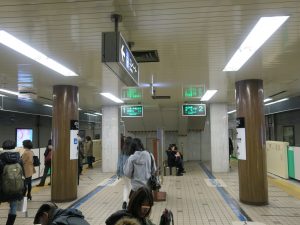 札幌地下鉄南北線 さっぽろ駅 ホーム 1番線は大通・すすきの・中島公園・真駒内方面行きの列車が発着します 2番線は主に麻生行きの列車が発着します