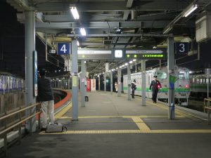 JR函館本線 函館駅 3番線・4番線 主に函館本線で新函館北斗以北に行く列車が発着します
