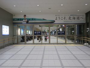 JR函館本線 函館駅 自動改札機手前の自動ドア