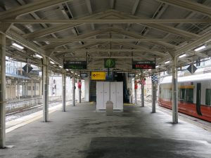 JR奥羽本線 青森駅 3番線・4番線 主に奥羽本線で新青森、弘前方面に行く列車が発着します
