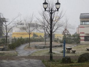 青函連絡船 八甲田丸と青函連絡船戦災の碑 この日は大雪でした
