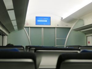 京成電鉄 スカイライナー AE型 室内 スーツケースを置くスペースがあります