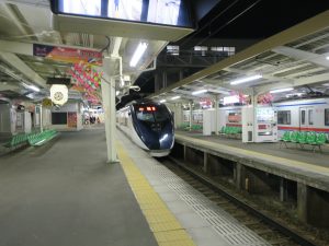 京成本線 京成成田駅 5番線と4番線 主に成田空港行きの列車が発着します
