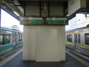 JR成田線 成田駅 5番線・6番線 5番線は主に佐原・銚子方面行きの列車が発着します 6番線は主に我孫子・上野方面行きの列車が発着します