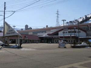 北越急行 ほくほく線 越後湯沢駅 東口駅舎と駅前ロータリー