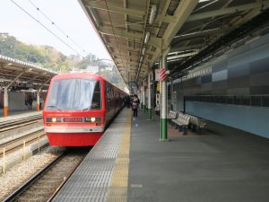 JR伊東線 熱海駅 1番線 主に伊東線、伊豆急行線で伊東・伊豆高原・伊豆急下田方面行きの列車が発着します