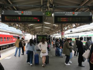 JR東海道本線 熱海駅 2番線・3番線 主に東海道線で三島・沼津・静岡方面行きの列車が発着します