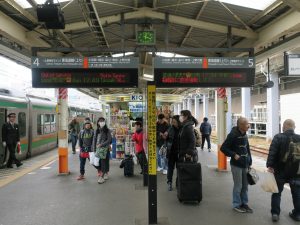 JR東海道線 熱海駅 4番線・5番線 主に東海道線で小田原・横浜・東京方面に行く列車が発着します