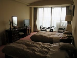伊豆山温泉 うみのホテル中田屋 ツインルーム 室内 クローゼット側から撮影
