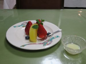 伊豆山温泉 うみのホテル中田屋 夕食 デザート いちごとりんご、ブルーベリー