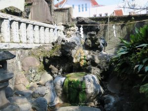 湯前神社 ここも温泉が出ていました