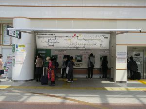 JR飯山線 長野駅 自動券売機 「JR優先」 「しなの鉄道優先」 の文字が並びます